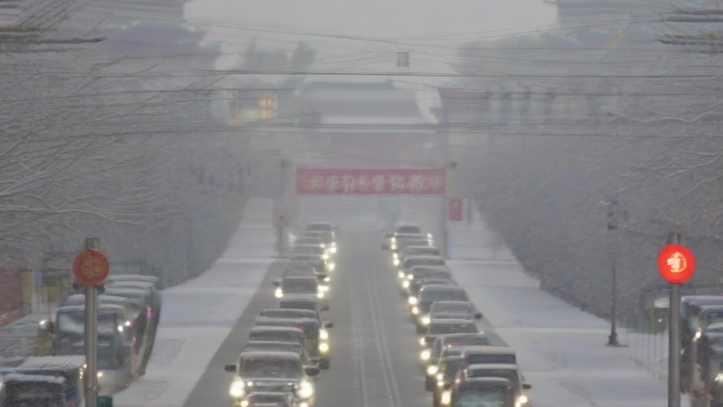 气候变暖下的极端天气：雪天、雨天与高温的异常交响曲