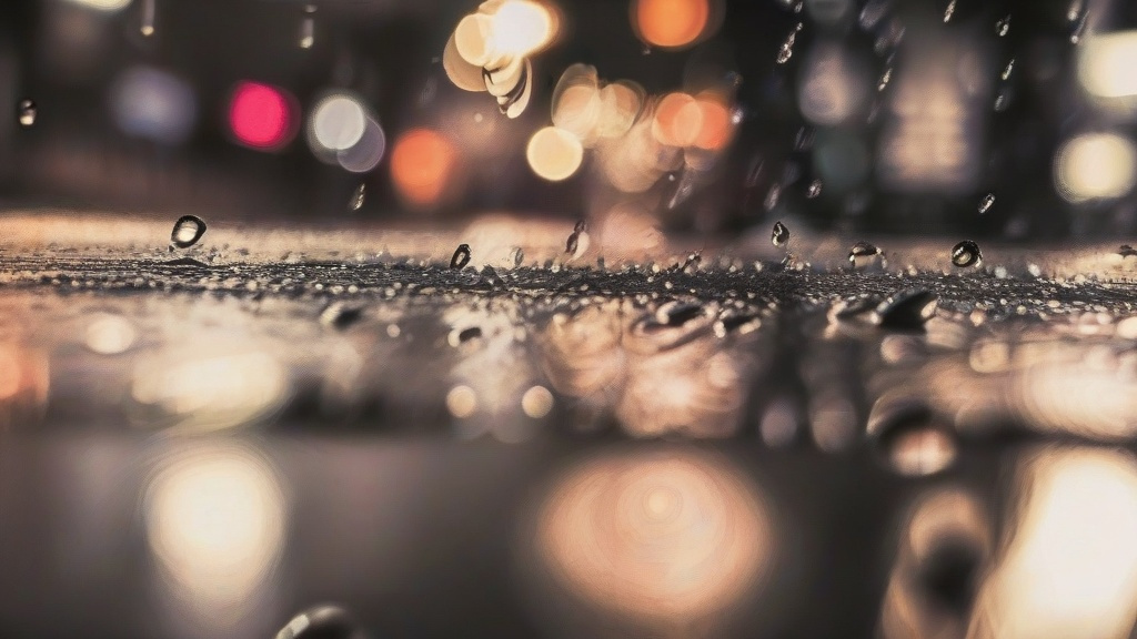 雨天与晴天：自然情绪的诗意切换