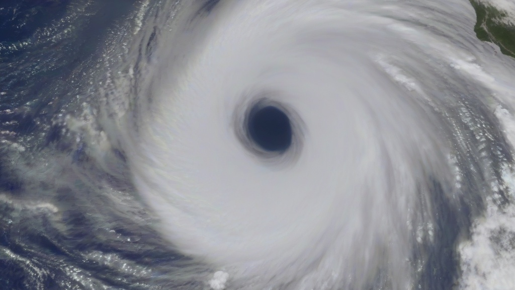台风季来袭：气象卫星如何破解雨天与雷暴的双重挑战？